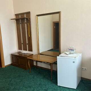 Гостиница Сударушка Краснодар Улучшенный двухместный номер с 2 отдельными кроватями-12