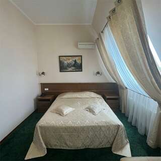 Гостиница Сударушка Краснодар Улучшенный трехместный номер-8