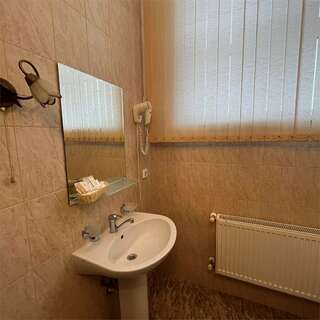 Гостиница Сударушка Краснодар Четырехместный номер-10