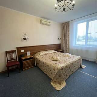 Гостиница Сударушка Краснодар Улучшенный двухместный номер с 1 кроватью или 2 отдельными кроватями, вид на город-10