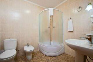 Гостиница Сударушка Краснодар Улучшенный двухместный номер с 1 кроватью или 2 отдельными кроватями, вид на город-4