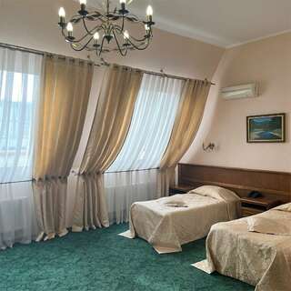 Гостиница Сударушка Краснодар Улучшенный двухместный номер с 2 отдельными кроватями-11