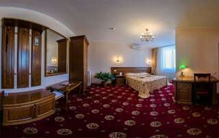 Гостиница Сударушка Краснодар Улучшенный двухместный номер с 1 кроватью или 2 отдельными кроватями, вид на город-1