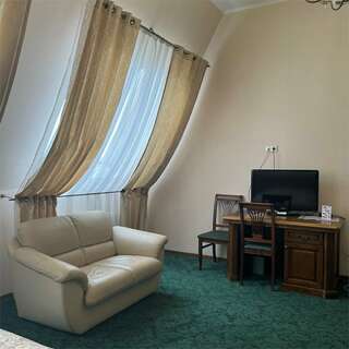 Гостиница Сударушка Краснодар Улучшенный трехместный номер-10